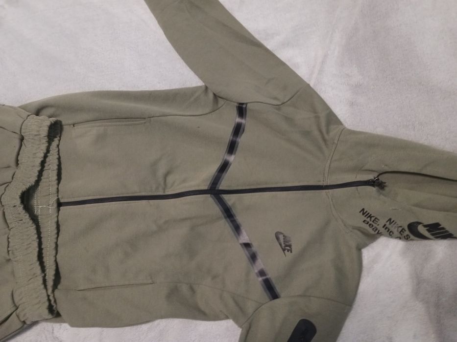 Продавам nike rek fleece!