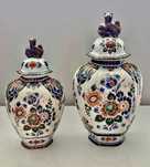 Две вази / урни Royal Delft Polychrome