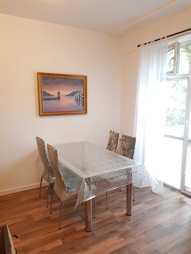 Дава се под наем Тристаен апартамент в Перник, Център - 100 кв.м за 433.5 € - Снимка #12