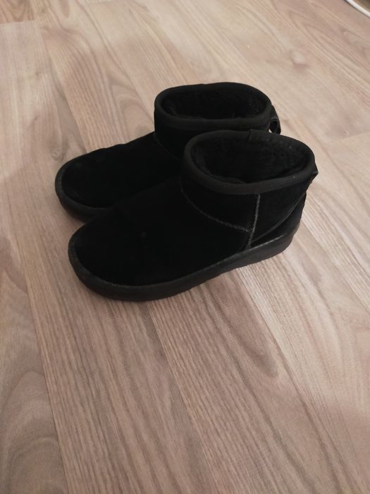 Продам зимнюю обувь на девочку