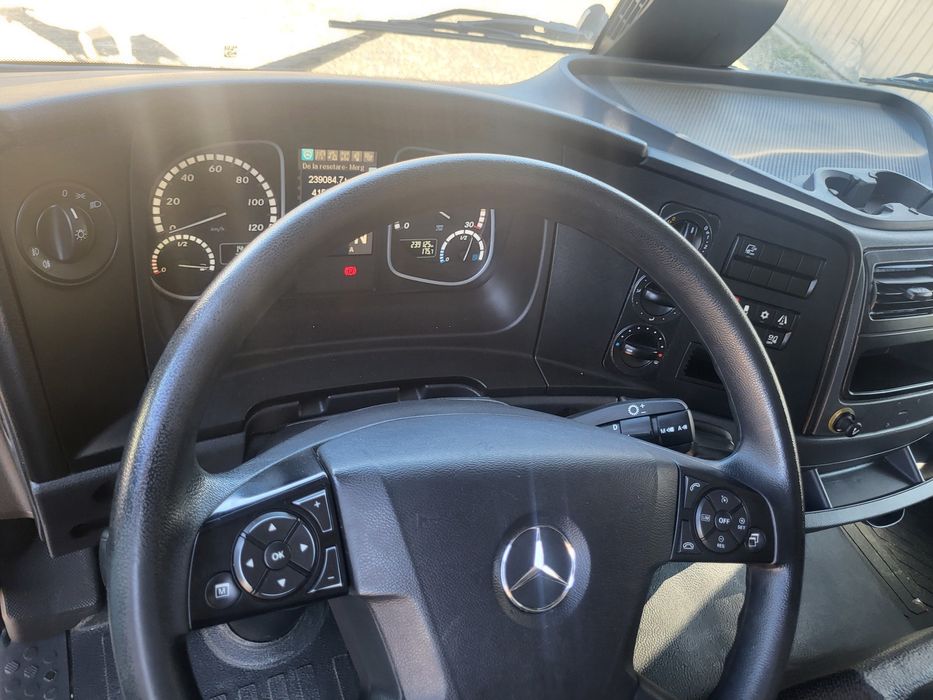 Mercedes-Benz Atego     
Lift hidraulic
Masa maximă admisă 7490 kg
Anu