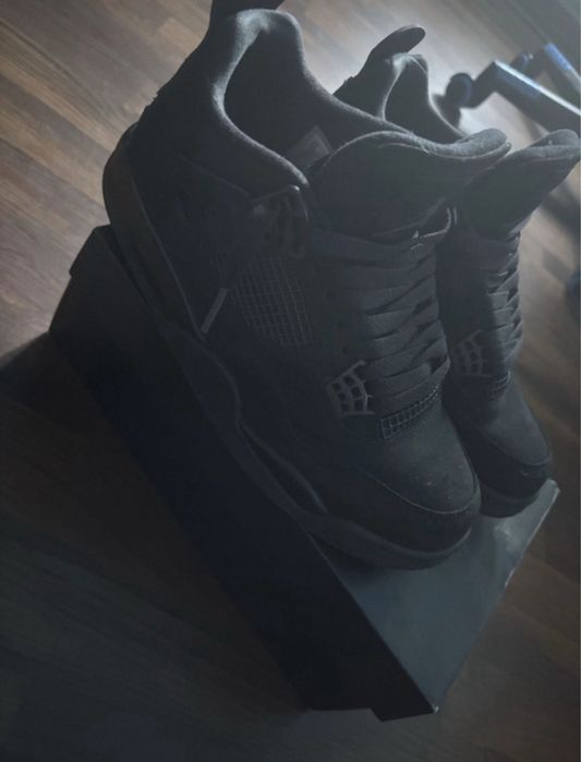 Vand adidasi jordan 4 black cat