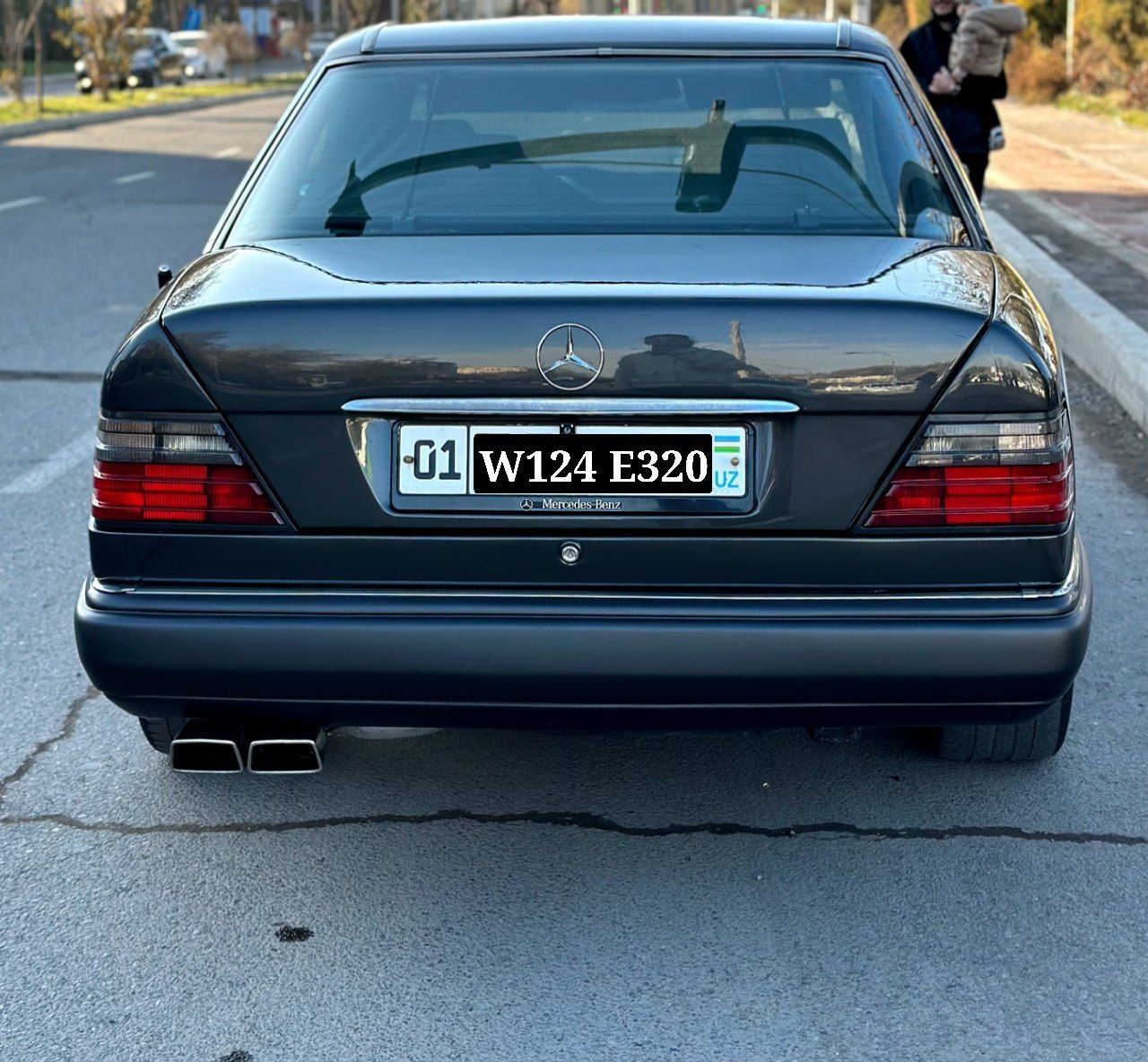 Mercedes-Benz W124 (E320)