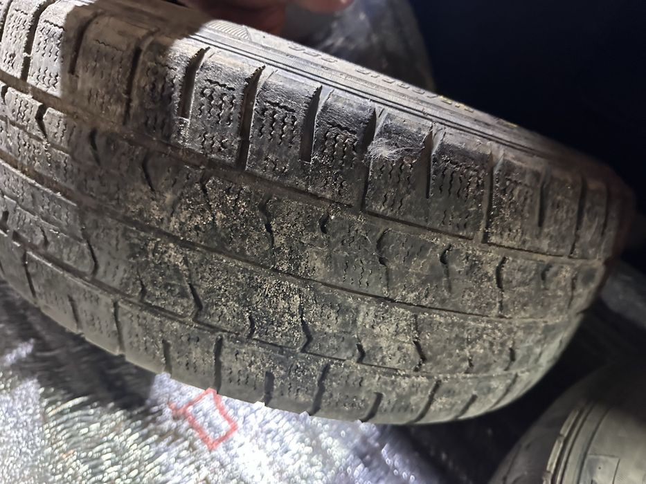 Продам резины зимние 215/60 r16