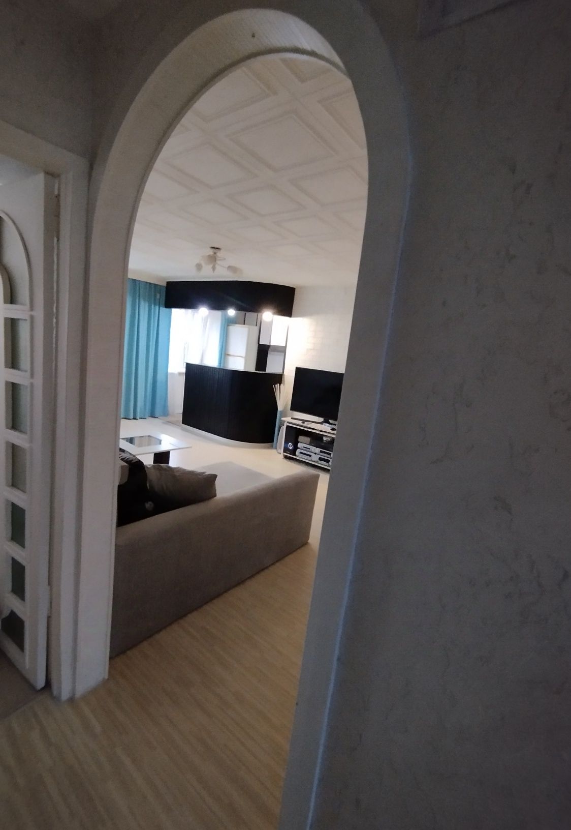 Продам 3-х комнатную квартиру 58 кв.м,  4/5 эт, центр