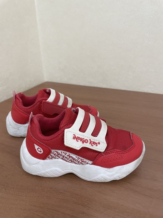 Детские кроссовки