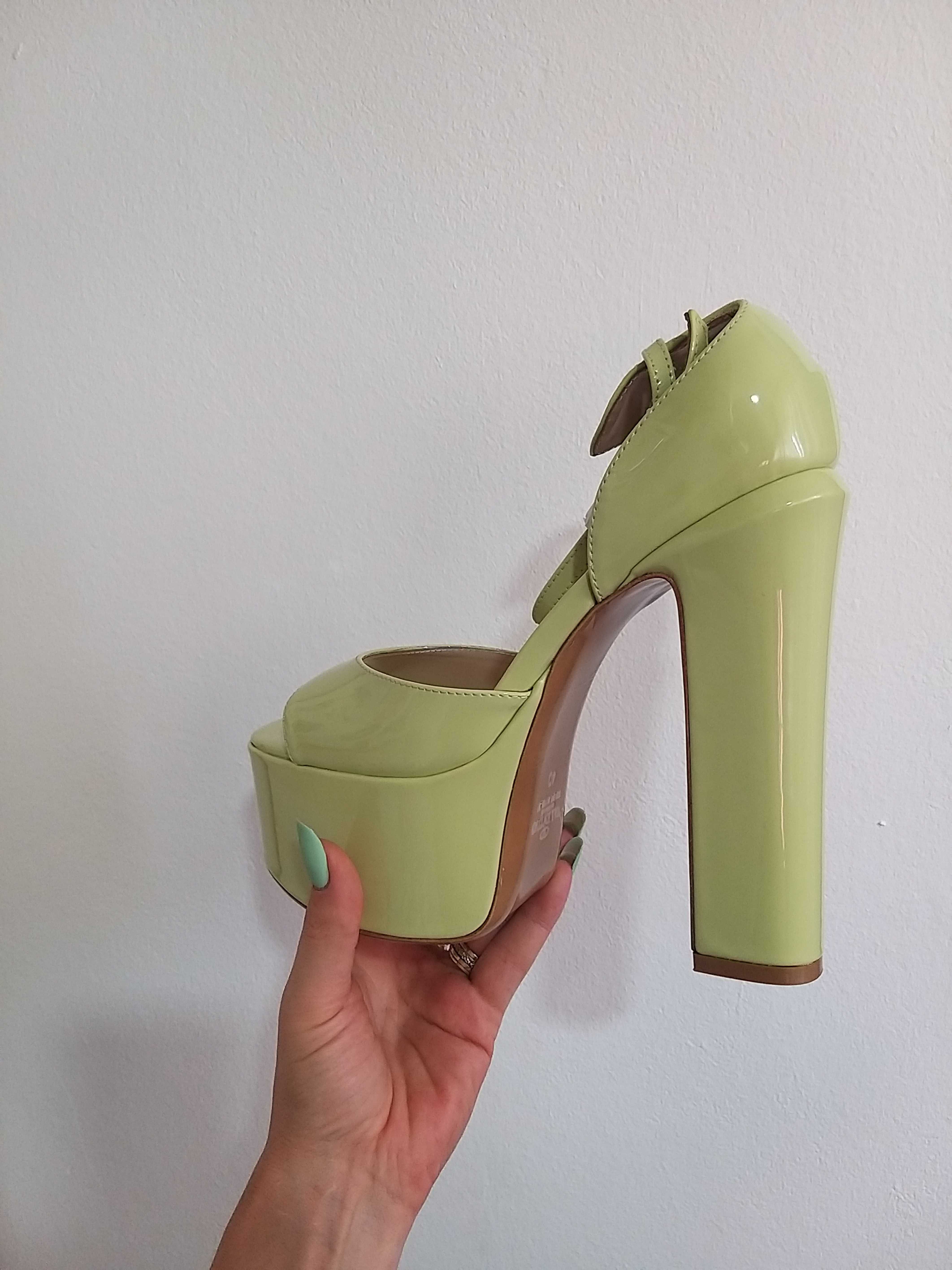 Sandale Valentino cu platforma verde pal marimea 40