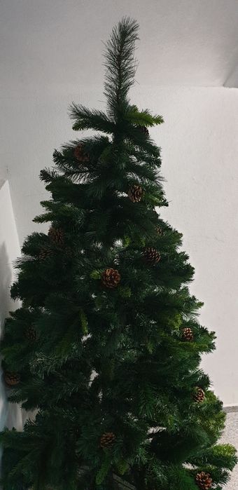 Brad artificial cu ghinda 210 cm