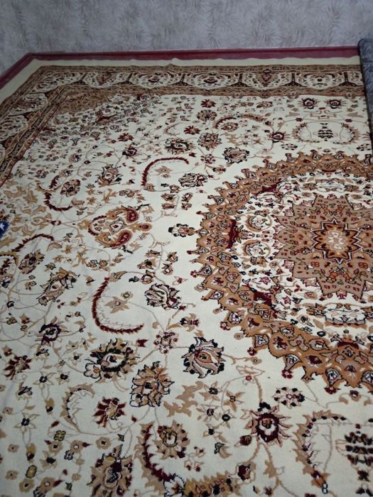 Gilam sotiladi holati yaxshi