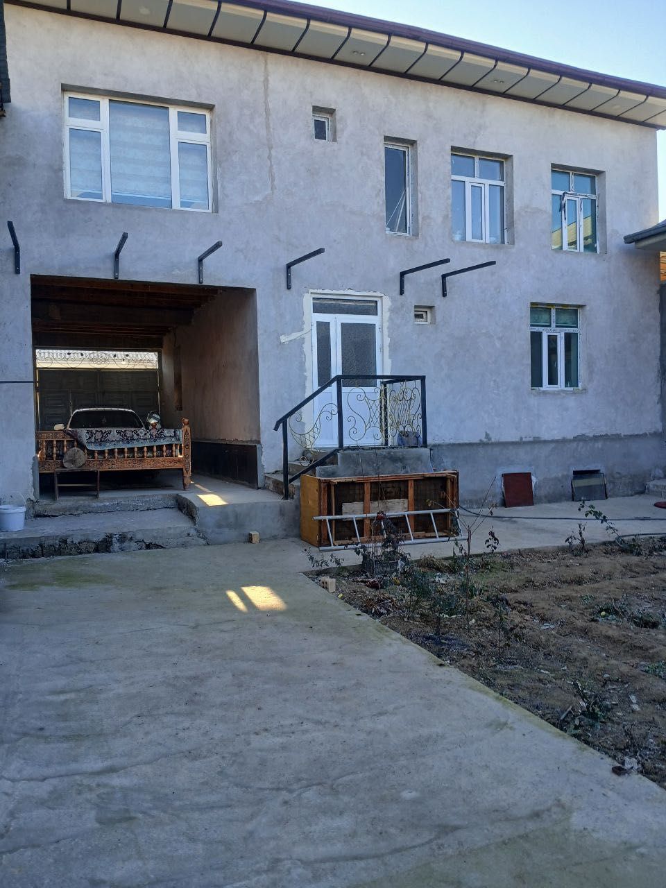 Продается двухэтажный дом. Бектемир