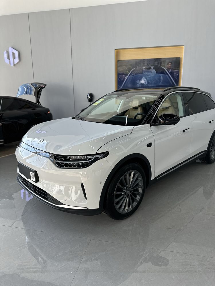 Leapmotor c 11 ev nalichida