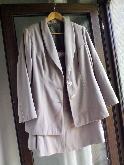 costum stofa 46/48,grej/bej gri,fusta cloche,taior,lucrat in atelier