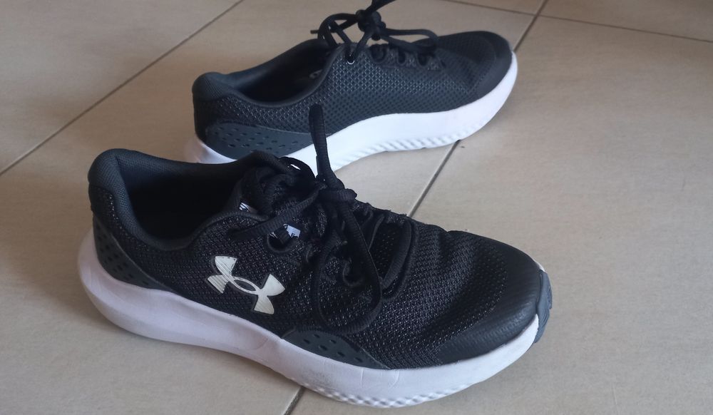 Adidași Under Armour