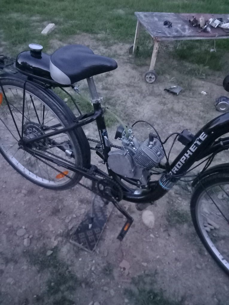 Vănd bicicletă pe benzină