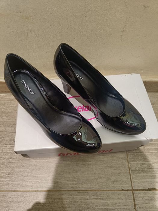 Чисто нови дамски официални обувки