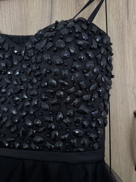 Официална черна рокля