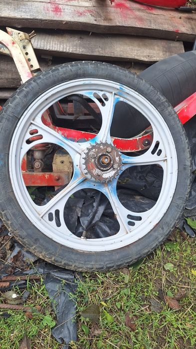 Vând roți de Moped