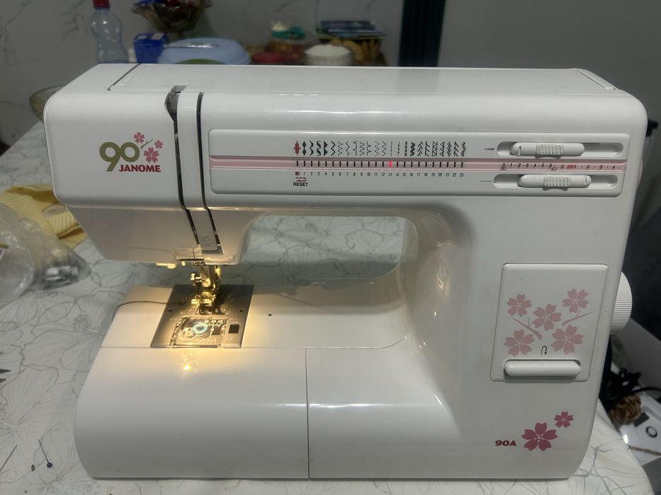 Швейная машинка Janome 90 A