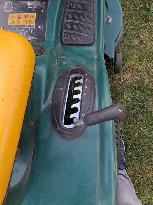 Vând tractoras gazon