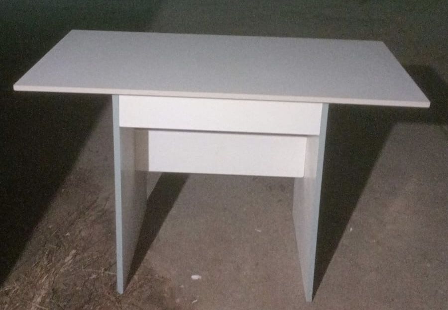 Продам НОВЫЙ стол из материала МДФ