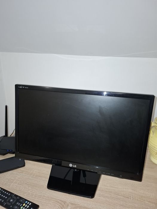 televizor LG,full HD TV M2232 ,Culori vii.Lungime ecran 47cm.lat 27