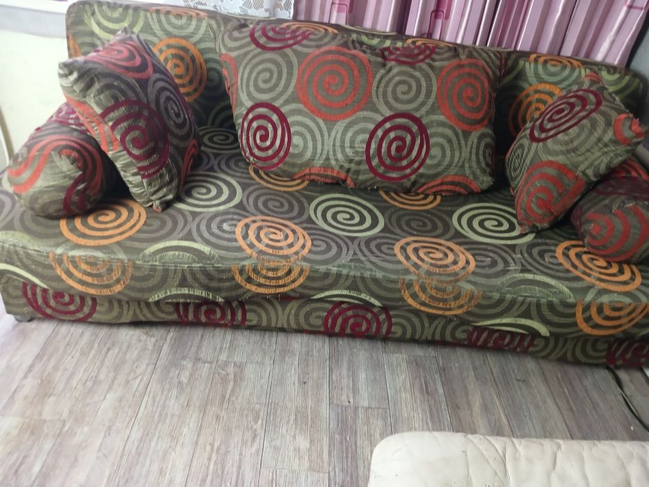 Продам срочно  диван  раскладной книжка