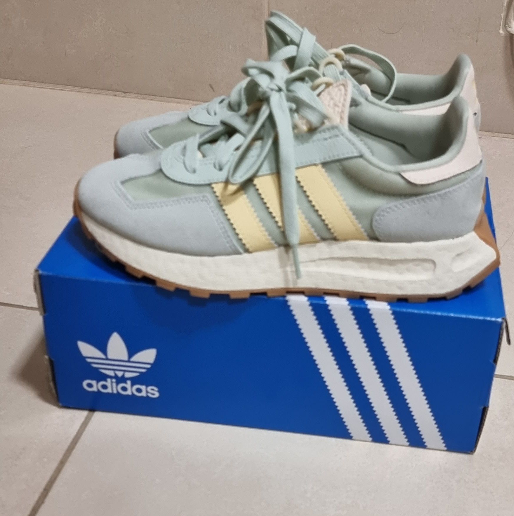 Vând adidas Retropy E5 mar.37 1/3