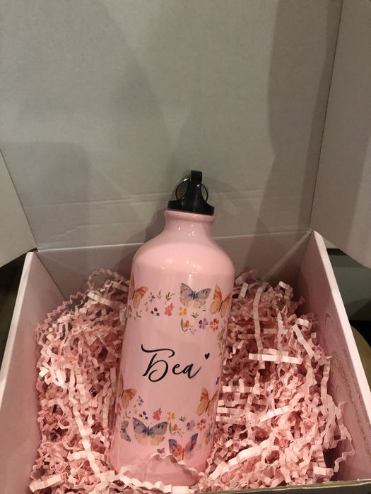 Метална бутилка с име Беа -чисто нова