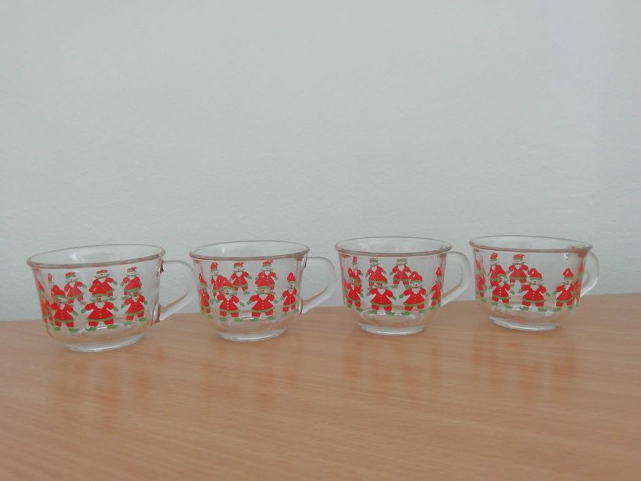 4 броя оригинални стъклени чаши за греяно вино с Дядо Коледа, arcoroc