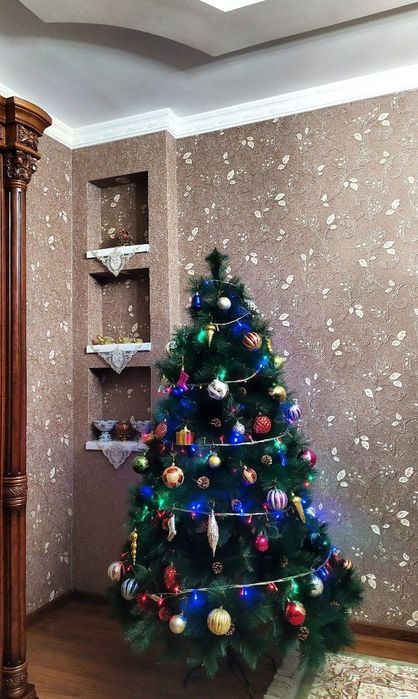 Новогодняя пышная Ёлка в отличном состоянии