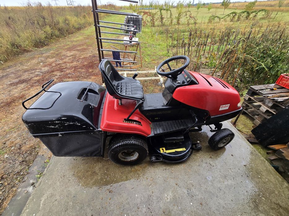 Tractoras tuns iarba/gazon