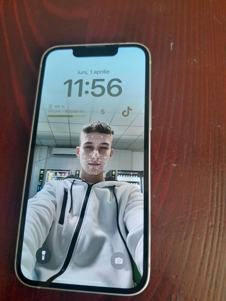 Vând iphone 13 mini