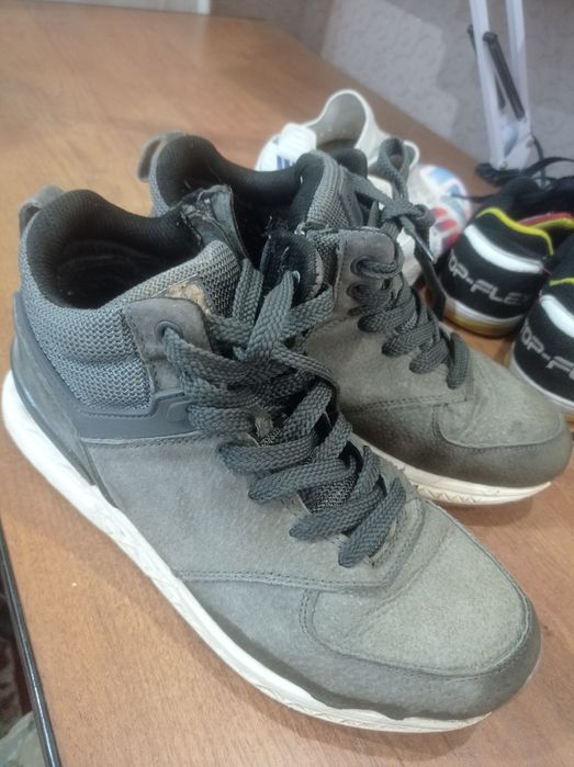 Продается подростковая зимняя обувь