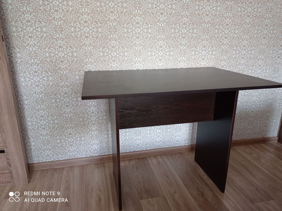 Стол новый кухонный