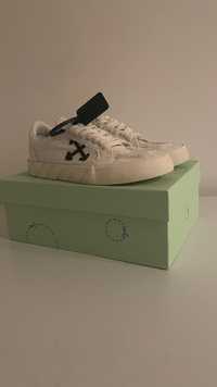 OFF-WHITE Vulcanized Low 43