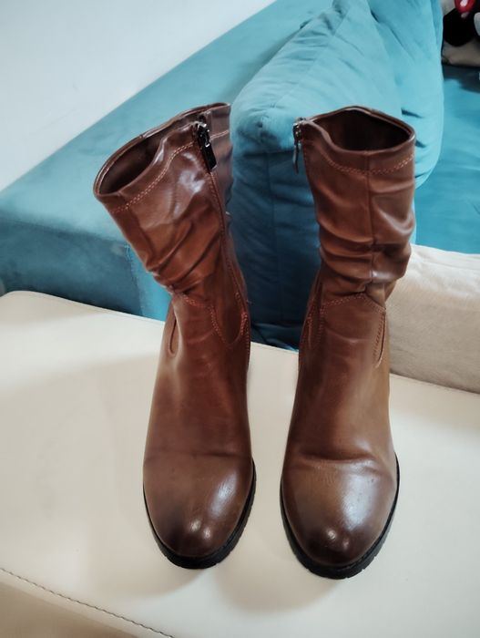 Vând botine de damă