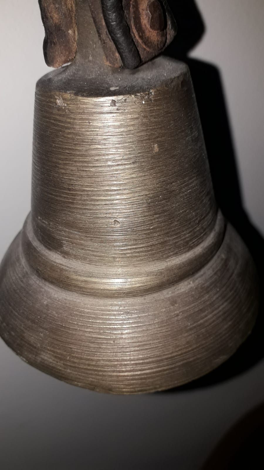F vechi clopote bronz,cca 100 ani (de la o stână din Zona Hațeg)