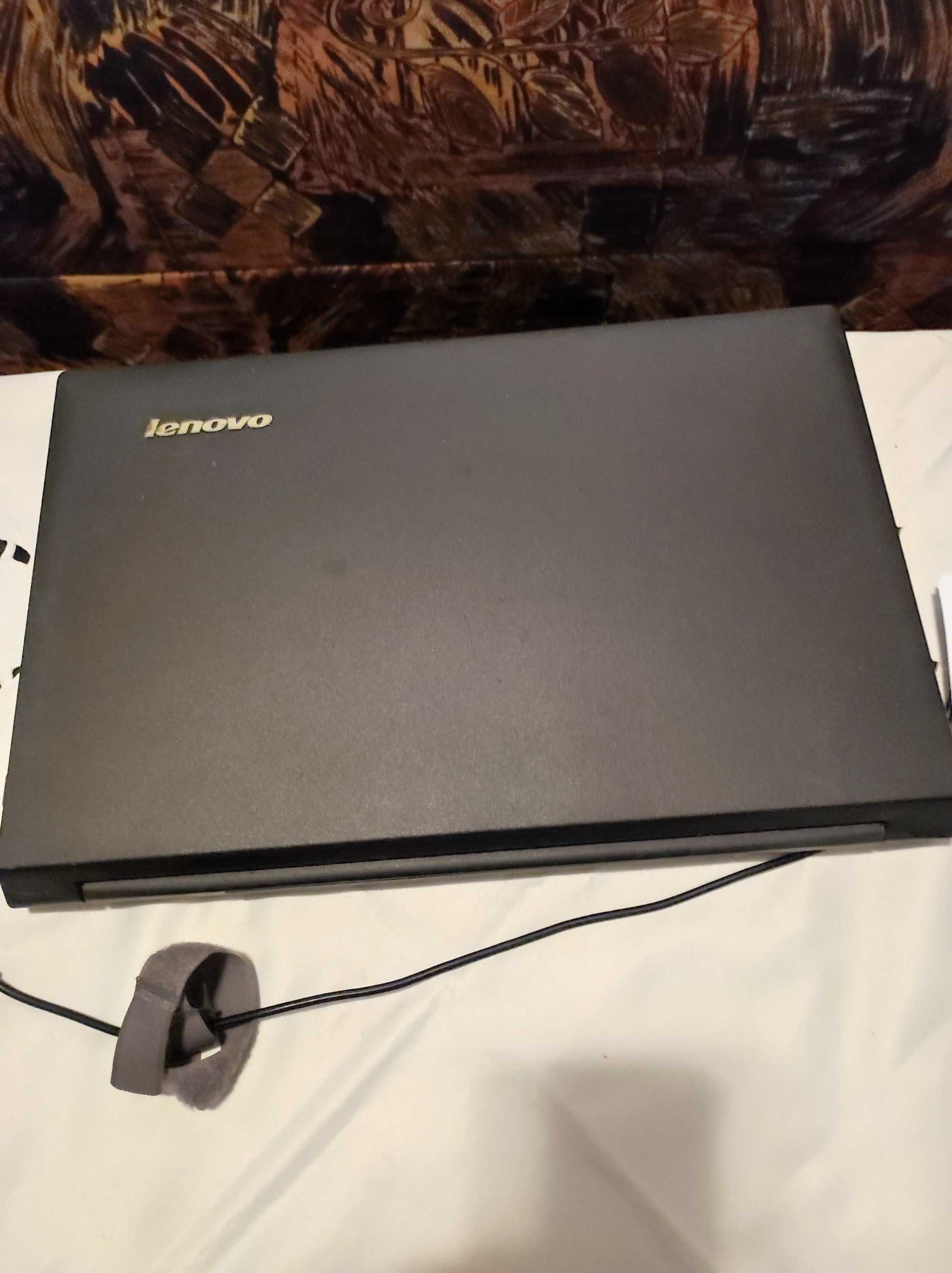 Laptop LENOVO B590