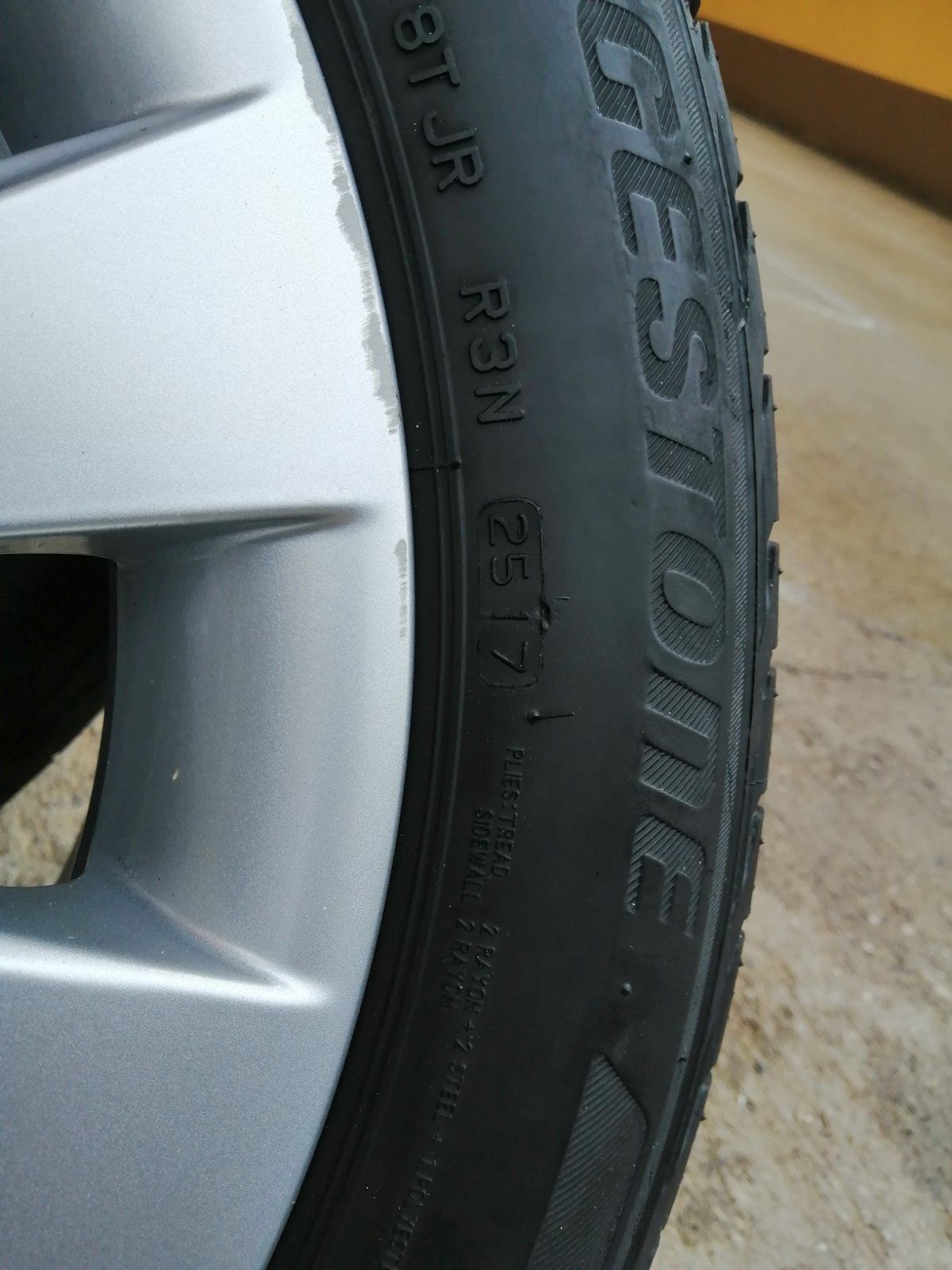 Гуми 225/50/17 Bridgestone летни