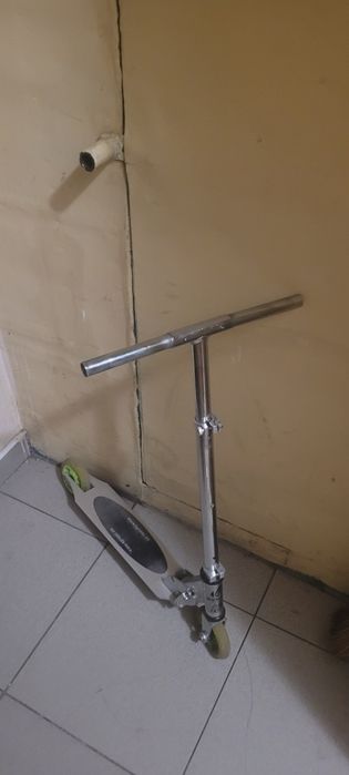 Продаю самокат только не рабочие колёса
