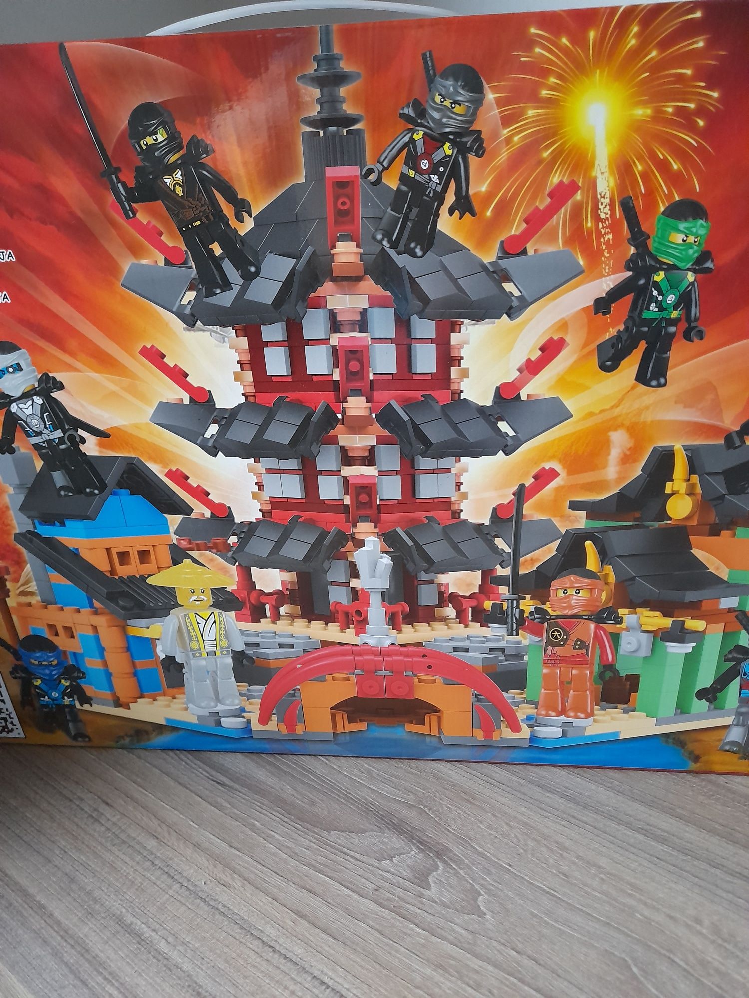 Set constructie tip Lego Templu Ninja 700 piese nou(! Fara figurine)