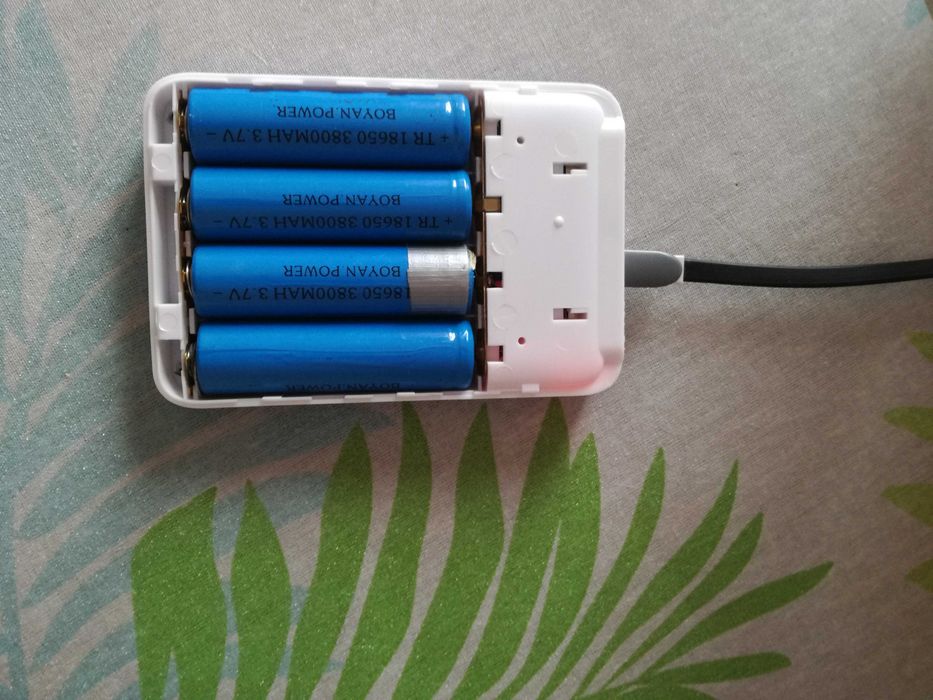 Adaptor AC->DC Incarcator 2,1A +++ Baterie Externa Power Bank 12500mAh