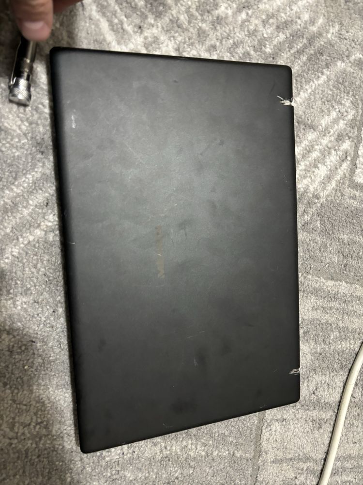 Asus Vivobook 14 Ryzen 3200U cu defect parte dislay modificata