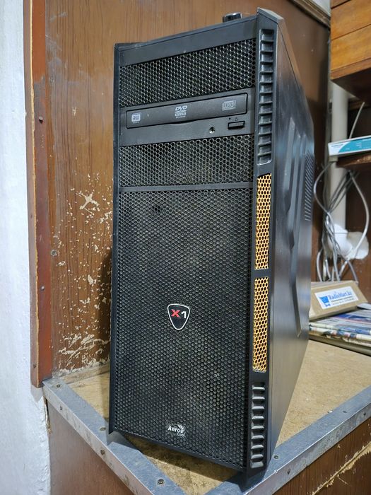 Корпус  AeroCool X-Predator X1