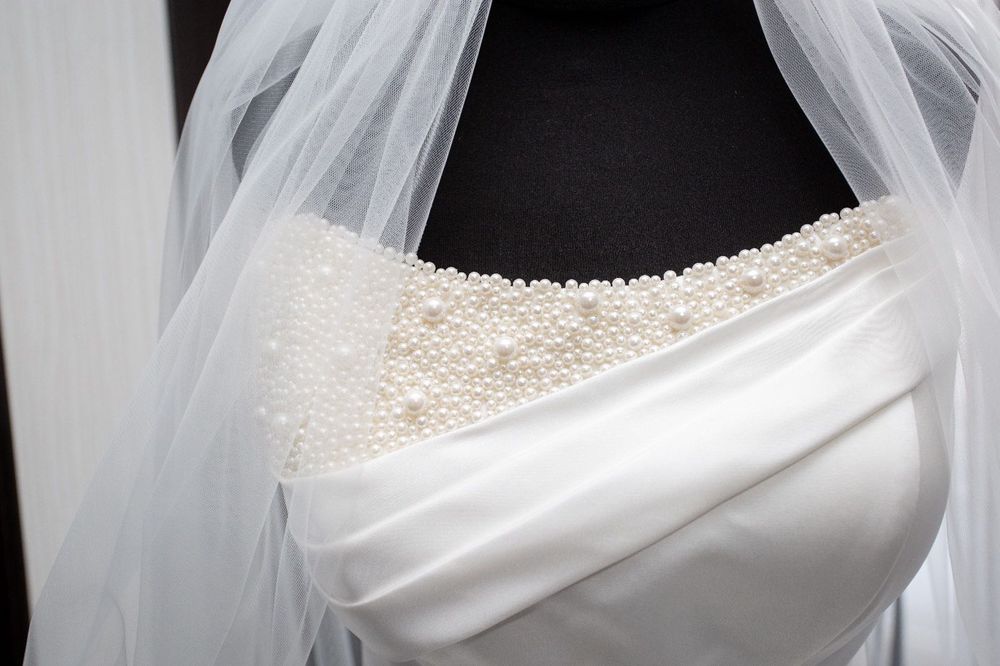 Rochie de mireasă cu trenă si corset reglabil