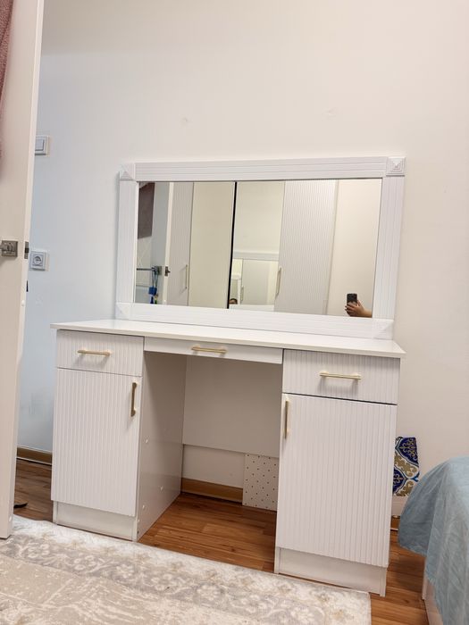 Продаю туалетный столик