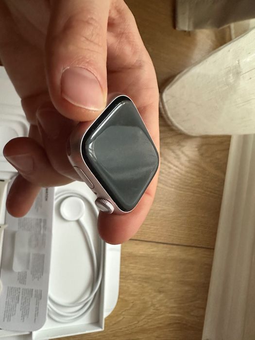 Apple Watch S9, закупен от Техномаркет. Всички аксесоари. Без дефекти.