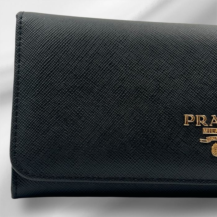 Prada Bifold Saffiano дамски портфейл като нов