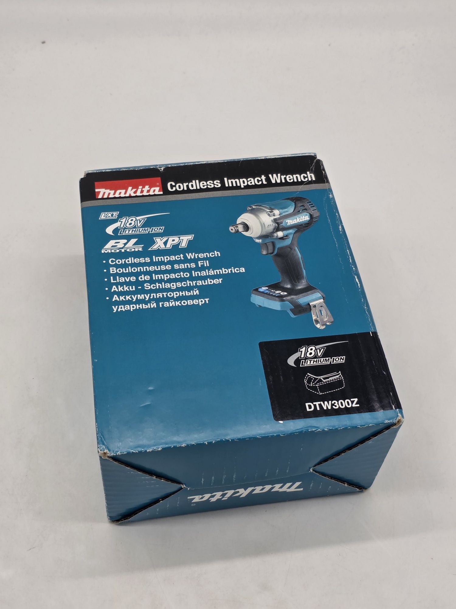 Makita DTW300Z Masina de gaurit si insurubat Fara fir 18V, produs nou