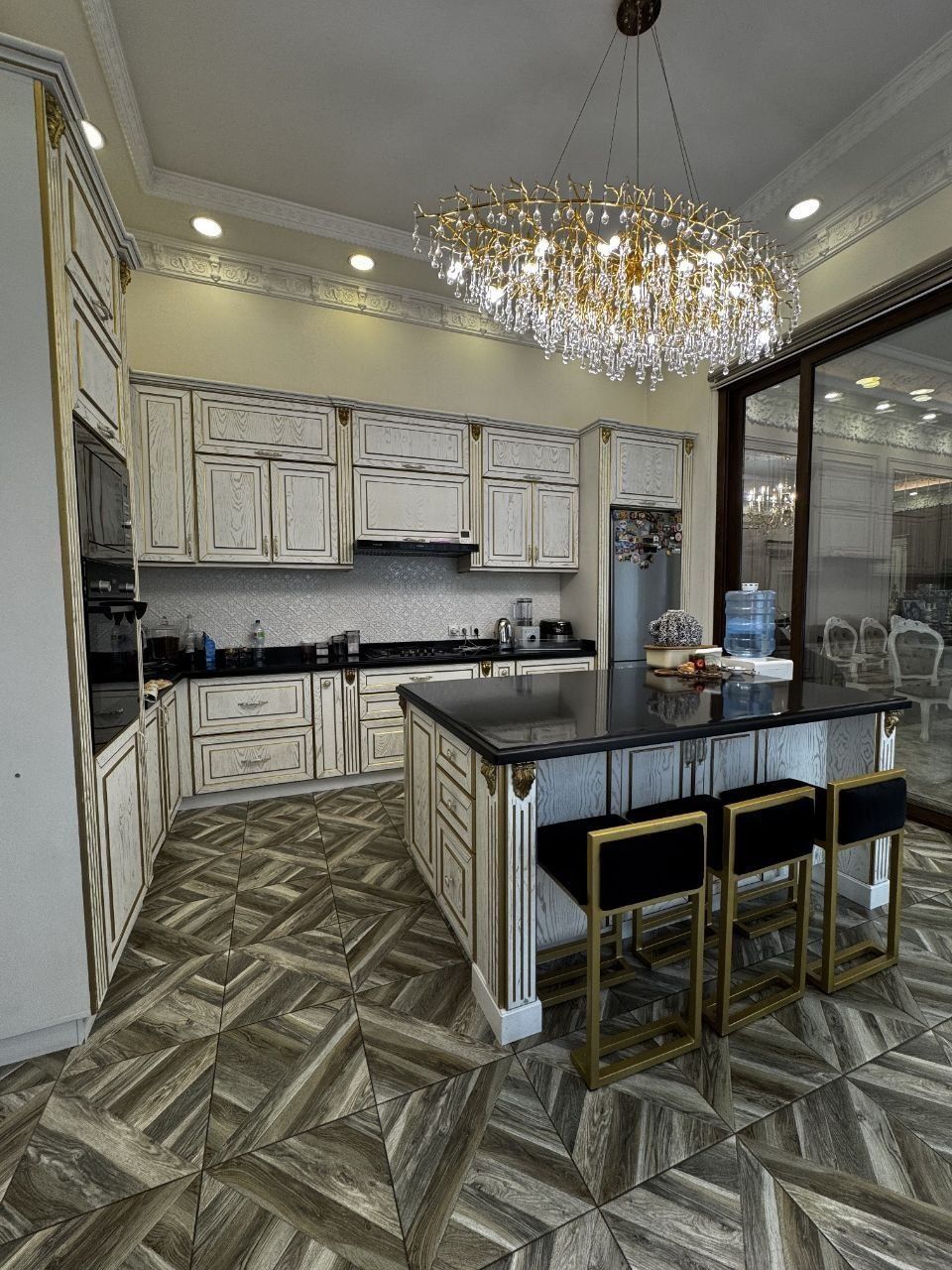 Продается дом 5 комнат на Глинке, ор-р: 8 роддом, 380 м²